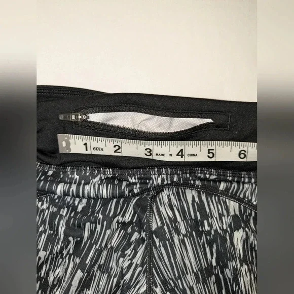 Nike women's graphic DRI-FIT tight running Capri leggings, size XS , black/white - Picture 3 of 10